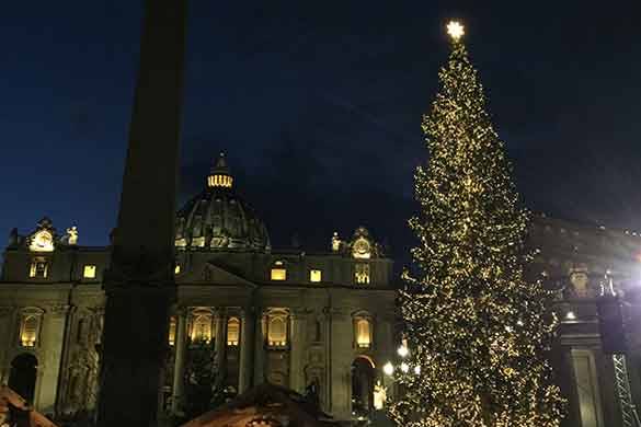 Sulla magica Piazza San Pietro a Roma Sulla magica Piazza San Pietro a Roma